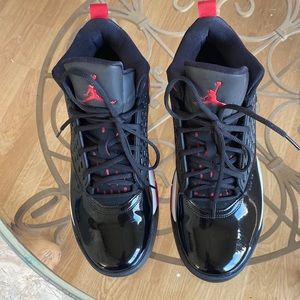 Jordan Maxin 200 basketball sneaker